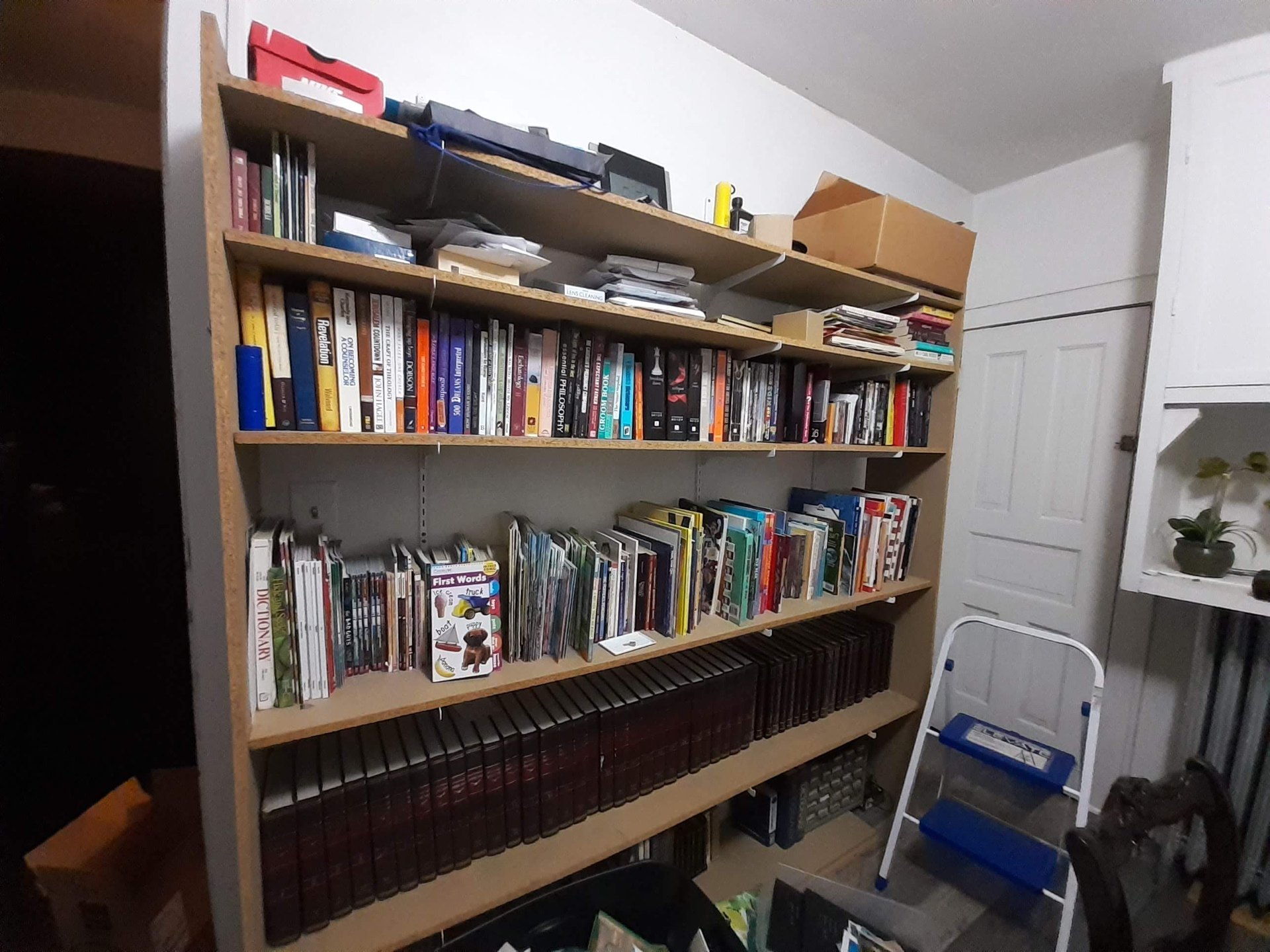 Reading corner and bookshelf